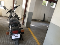 Black Bajaj Avenger 220 DTS-i