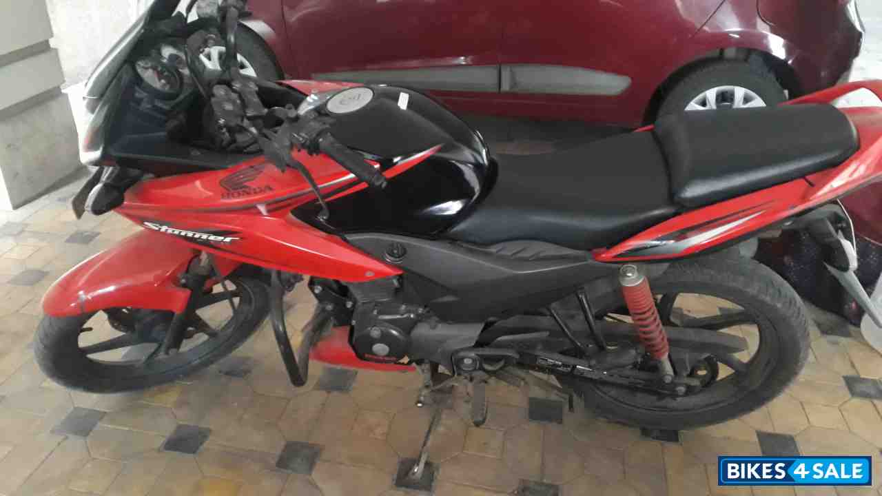 Red Honda CBF Stunner