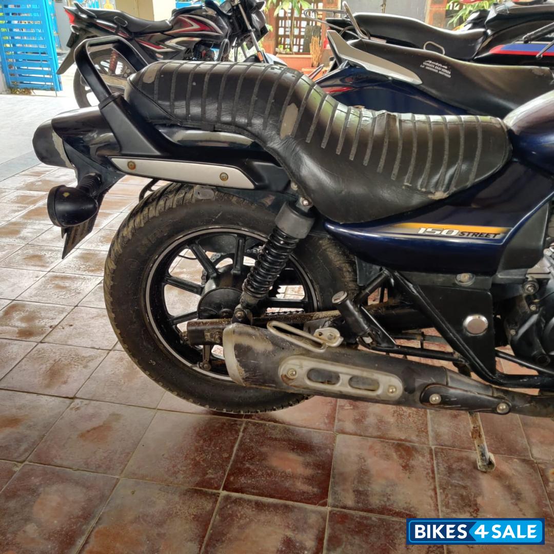 Black Bajaj Avenger Street 150 Black Bajaj Avenger Street 150