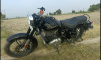 Black Royal Enfield Bullet 350