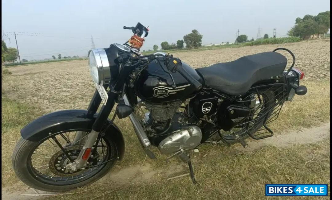 Black Royal Enfield Bullet 350