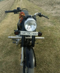 Black Royal Enfield Bullet 350