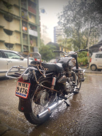 Black Royal Enfield Bullet Deluxe 350