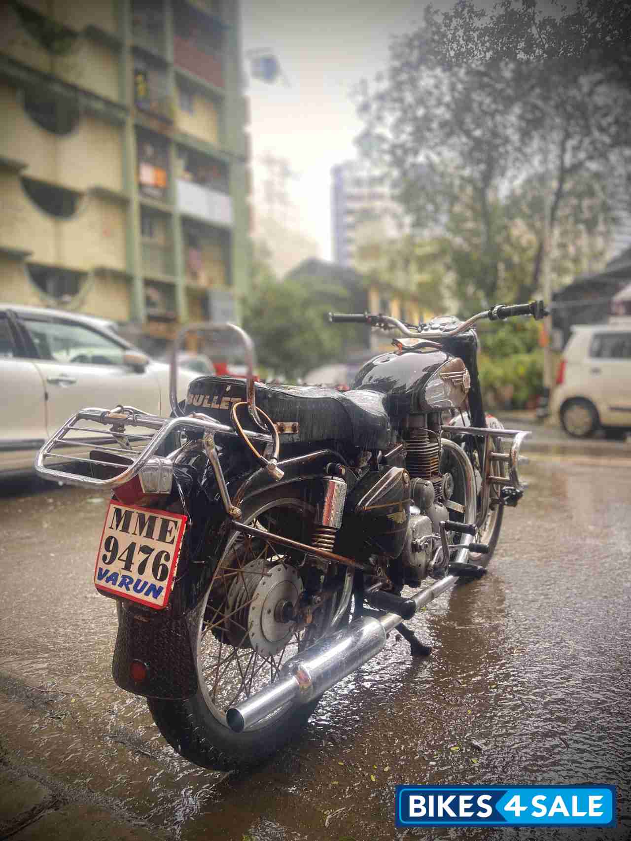 Black Royal Enfield Bullet Deluxe 350