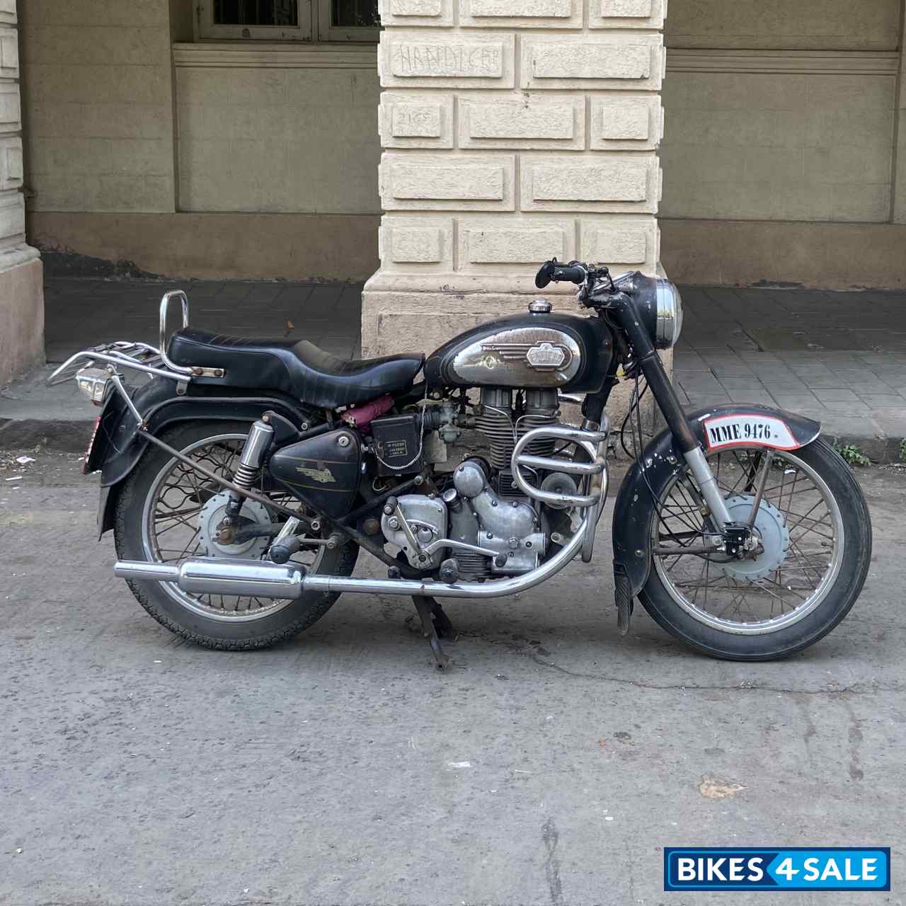 Black Royal Enfield Bullet Deluxe 350