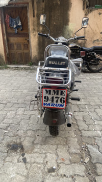 Black Royal Enfield Bullet Deluxe 350