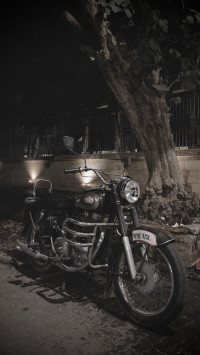 Black Royal Enfield Bullet Deluxe 350