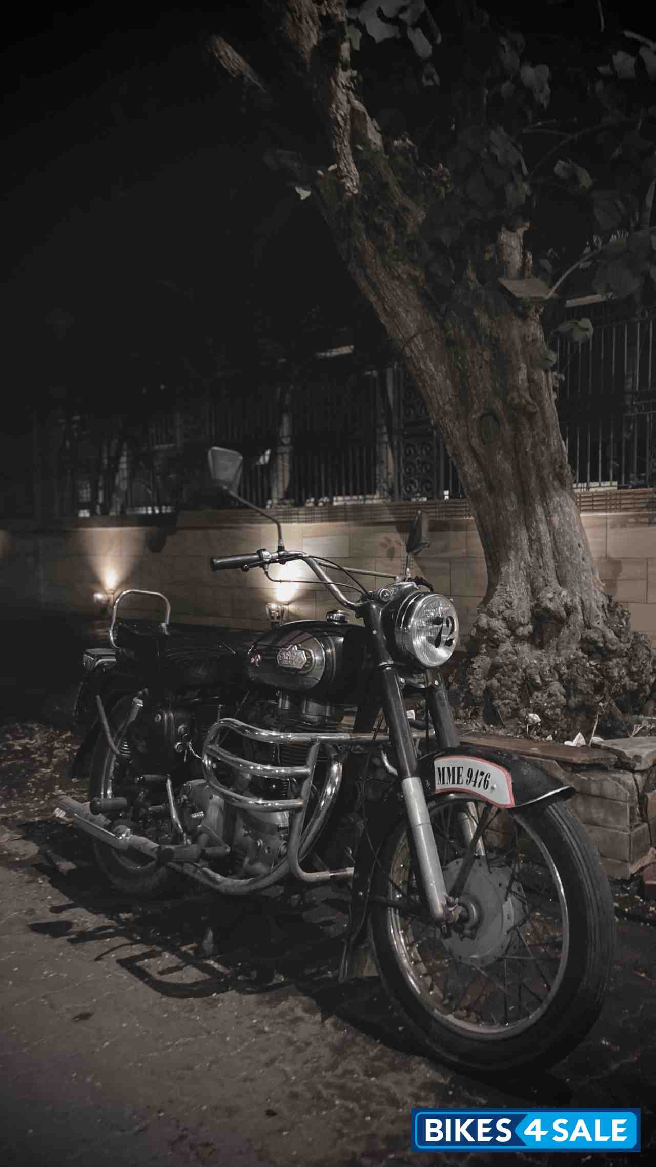 Black Royal Enfield Bullet Deluxe 350