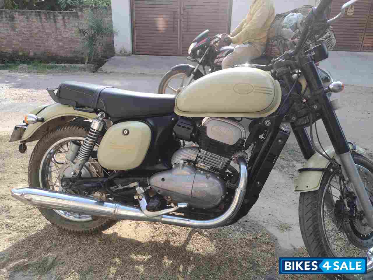 Lumous Lime Jawa forty two BS6