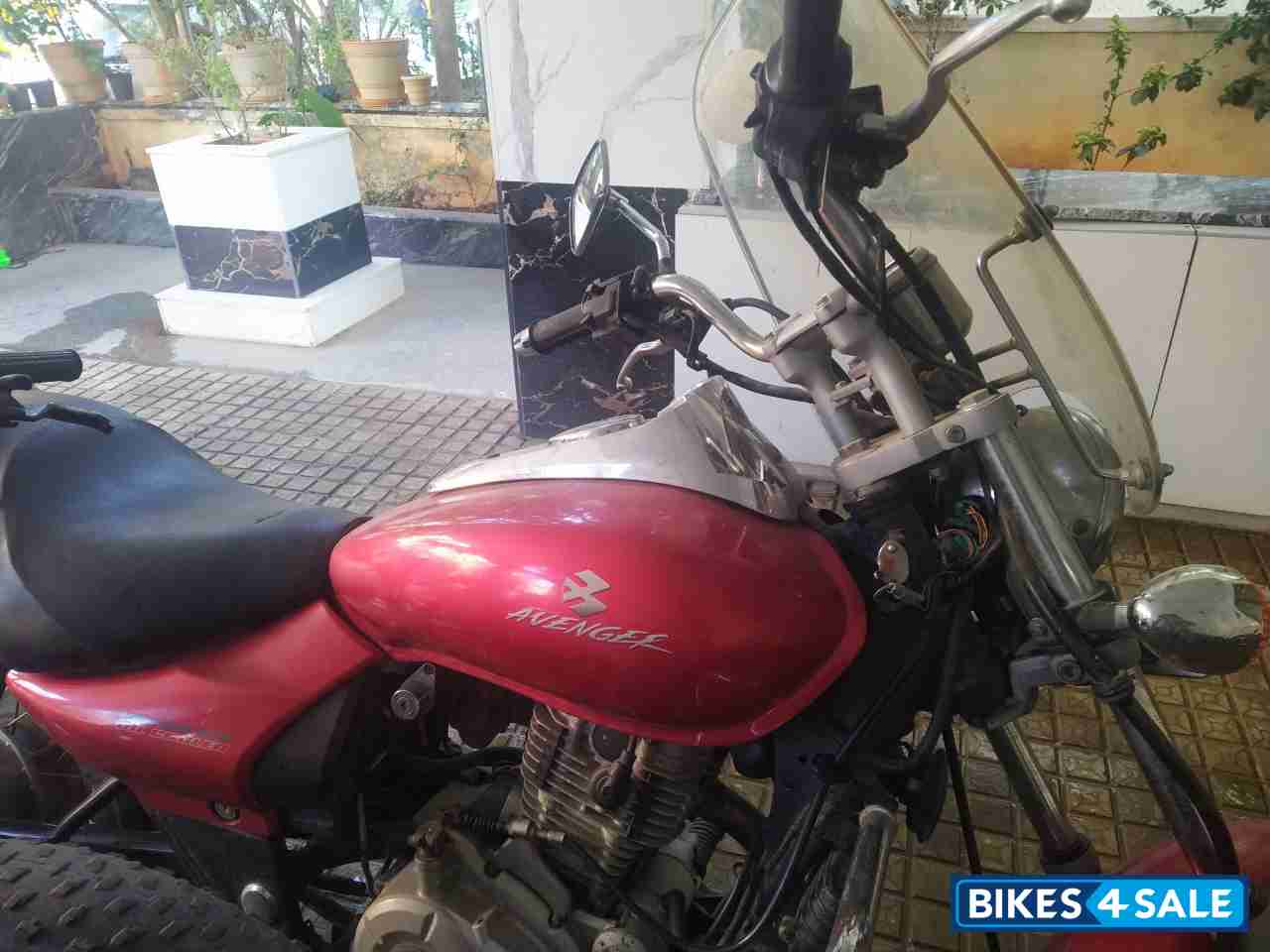 Bajaj Avenger 220 DTS-i