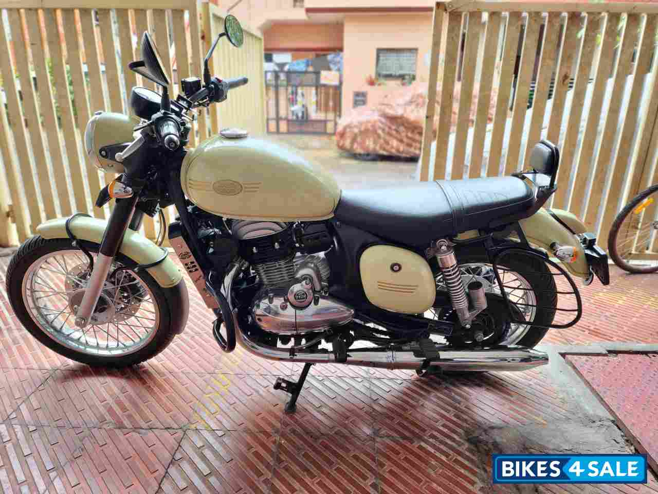 Lumos Lime Jawa forty two Dual Channel ABS Lumos Lime