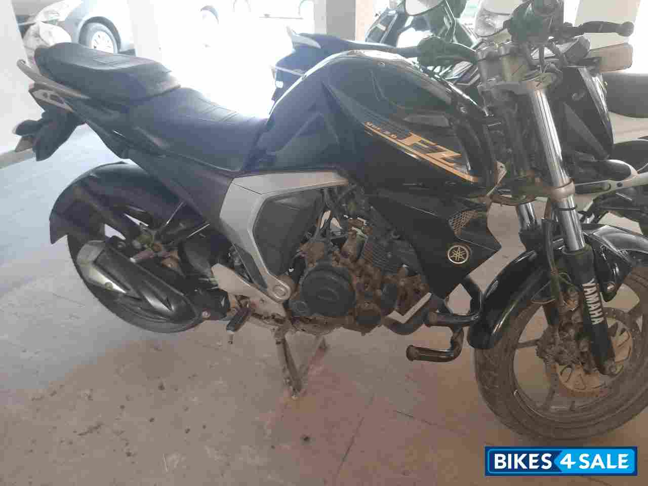 Black Yamaha FZ FI V2 Black Yamaha FZ FI V2