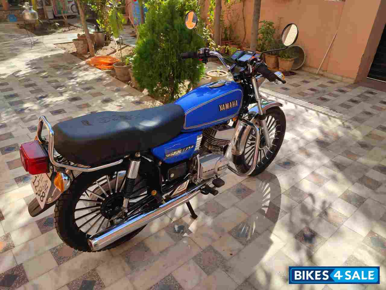 Blue Yamaha RX 135