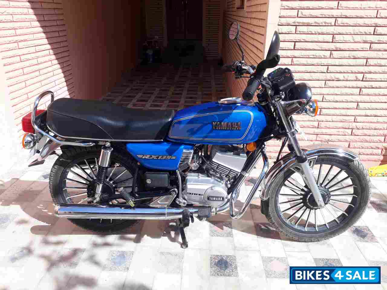 Blue Yamaha RX 135