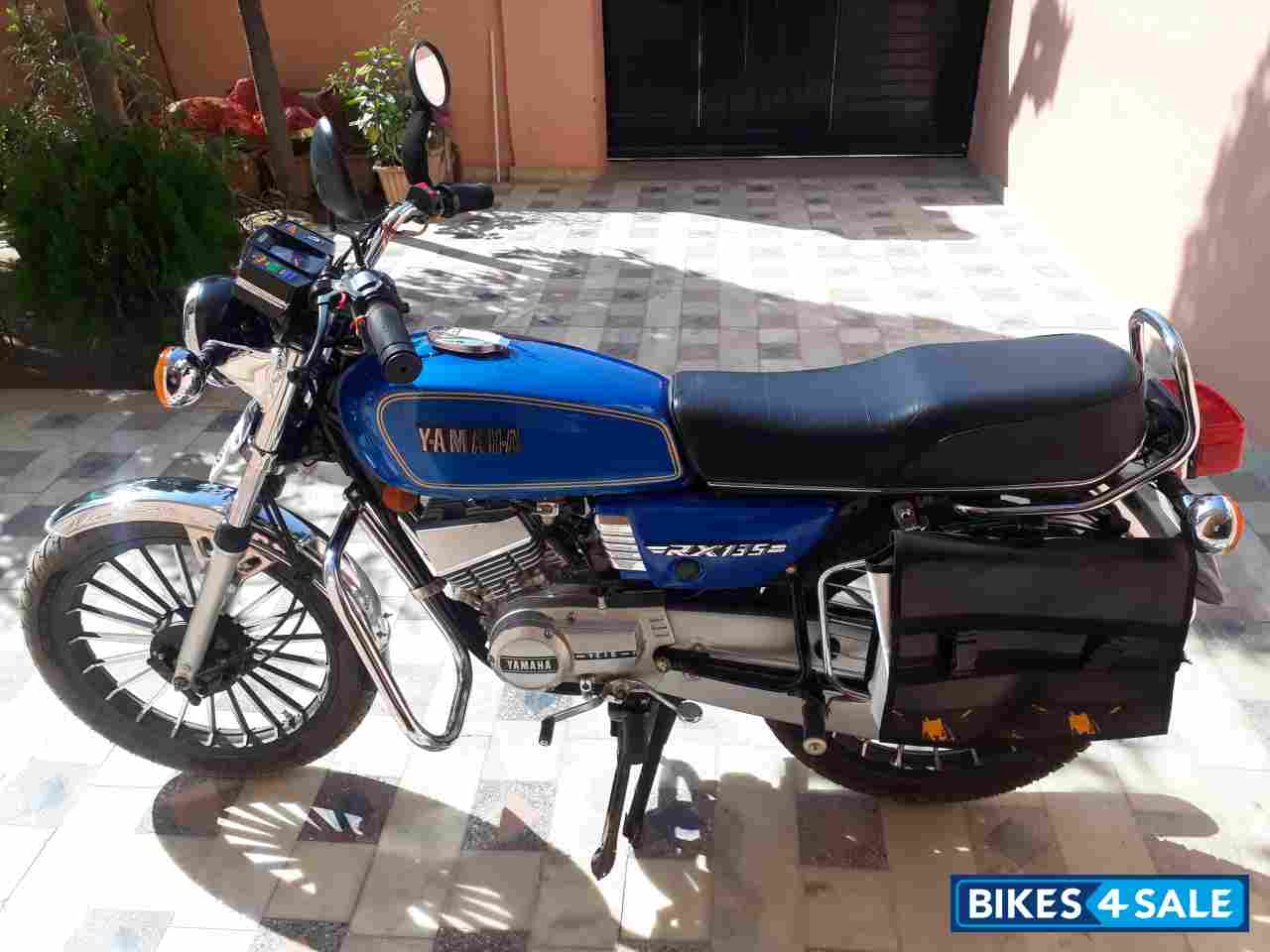 Blue Yamaha RX 135