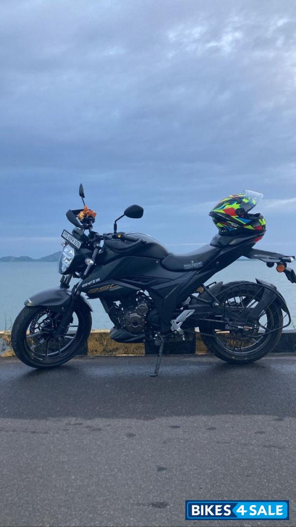 Matte Black Suzuki Gixxer 250 BS6