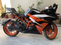 Black KTM RC 200