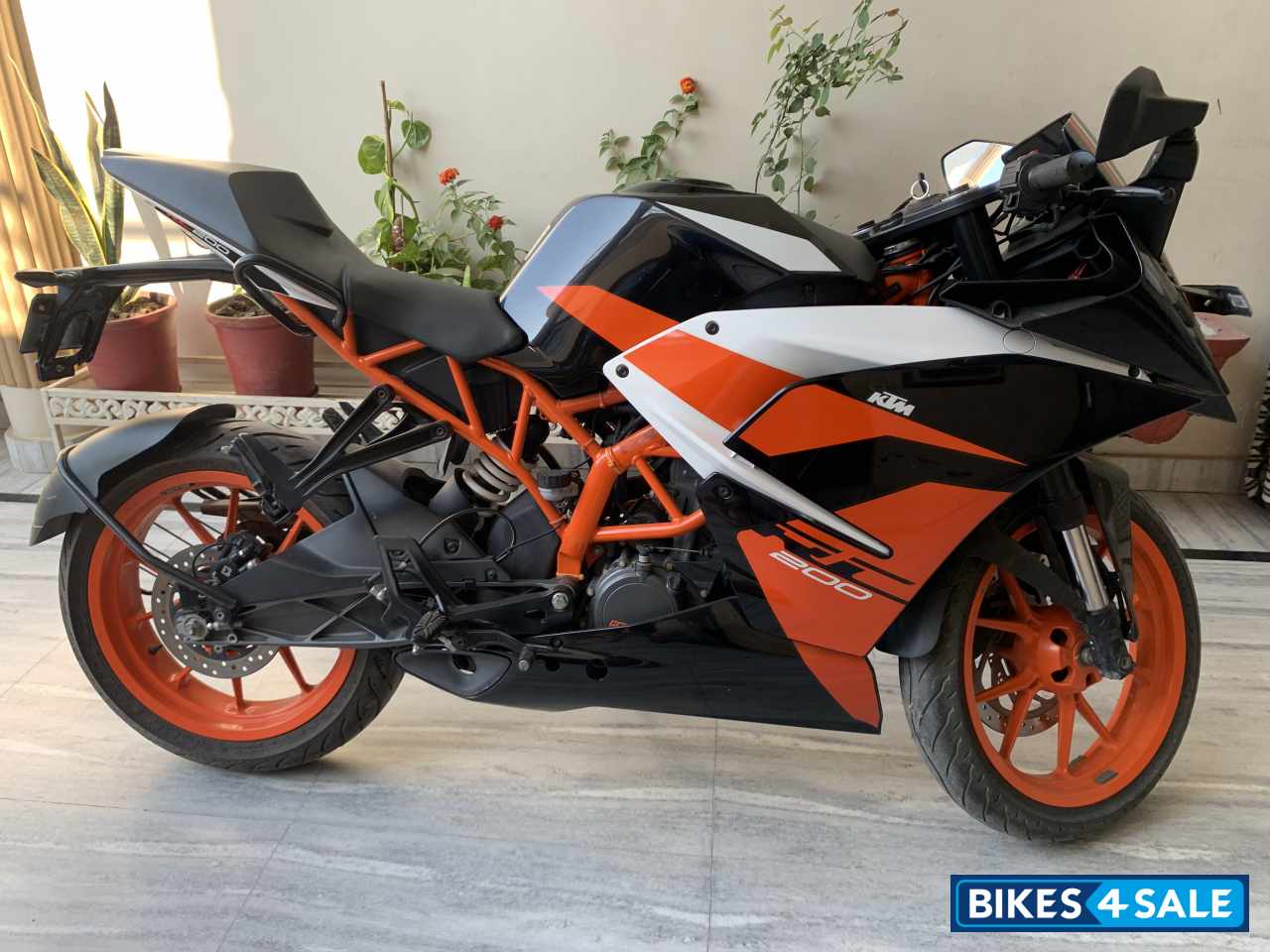 Black KTM RC 200