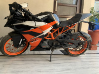 Black KTM RC 200