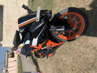 Black KTM RC 200