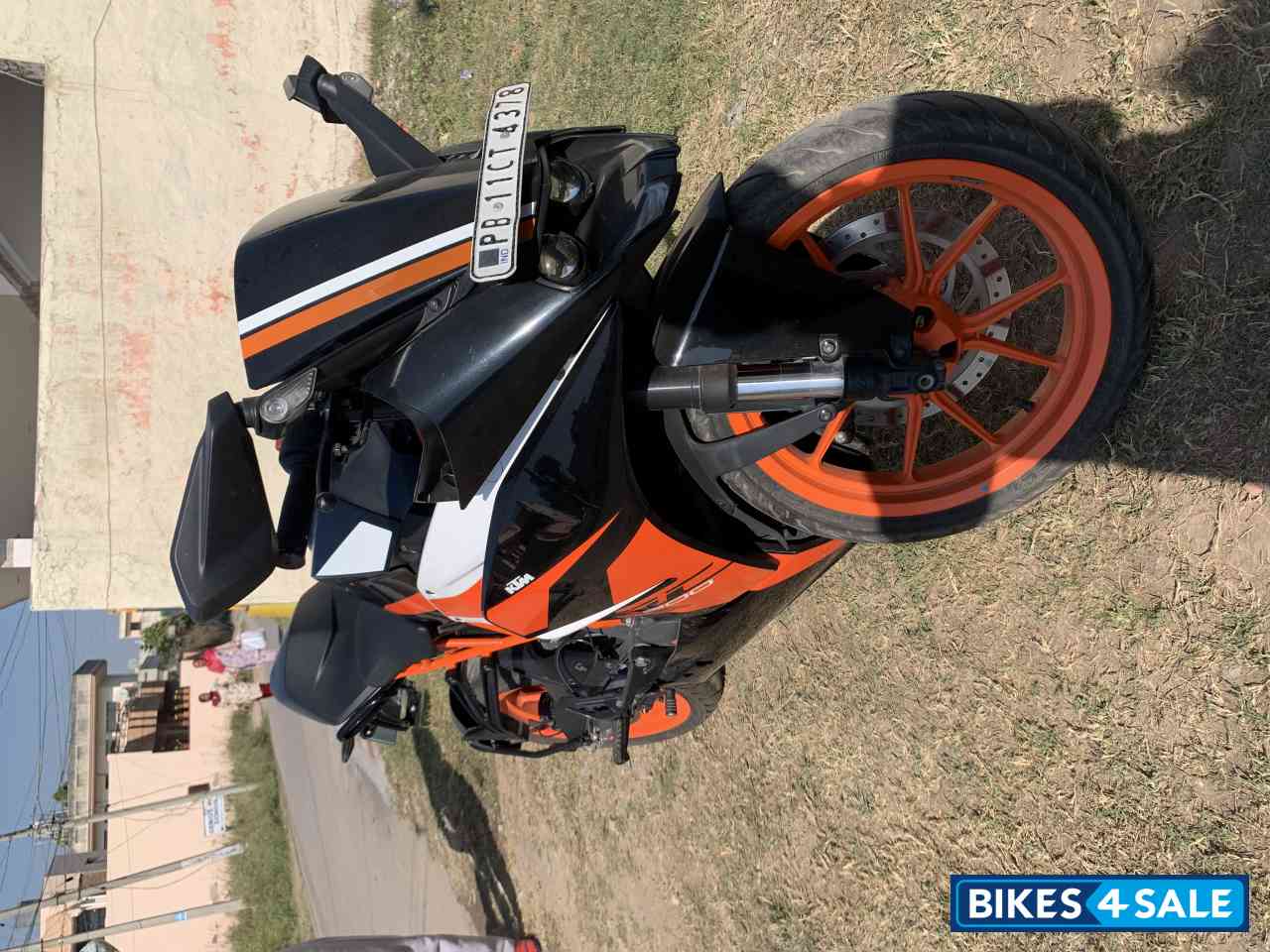 Black KTM RC 200
