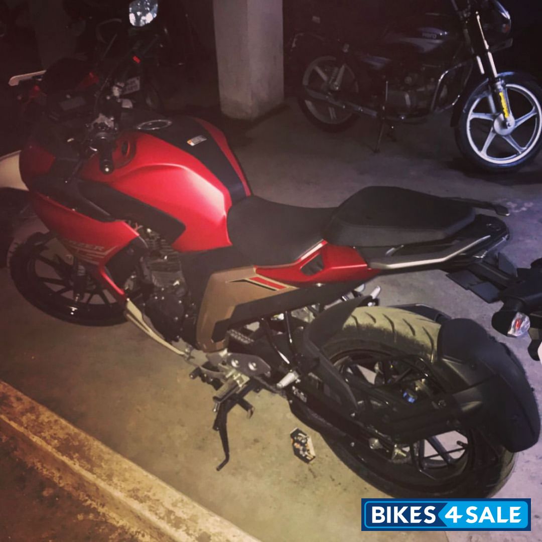 Matte Red Yamaha Fazer 25