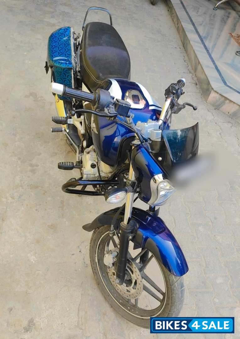 Bajaj V15