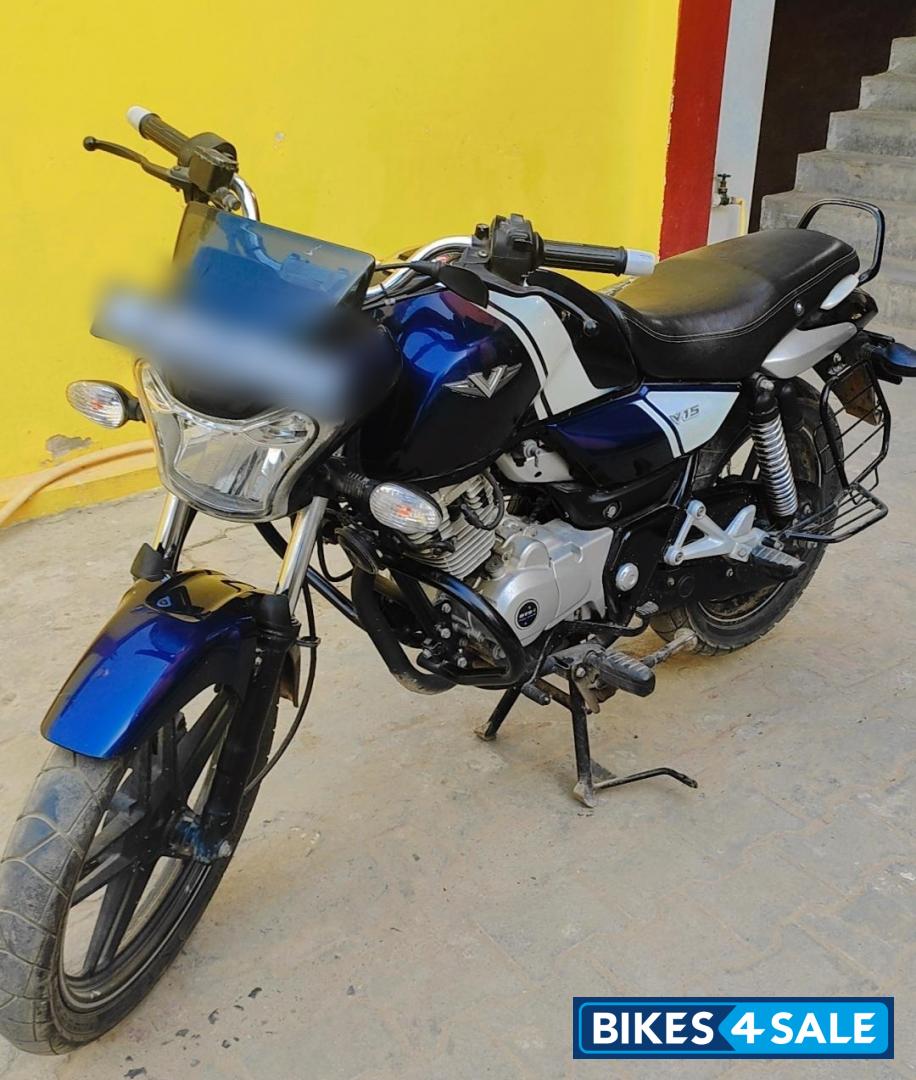 Bajaj V15