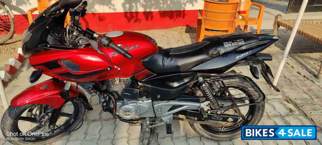 Bajaj Pulsar 220 DTSFi