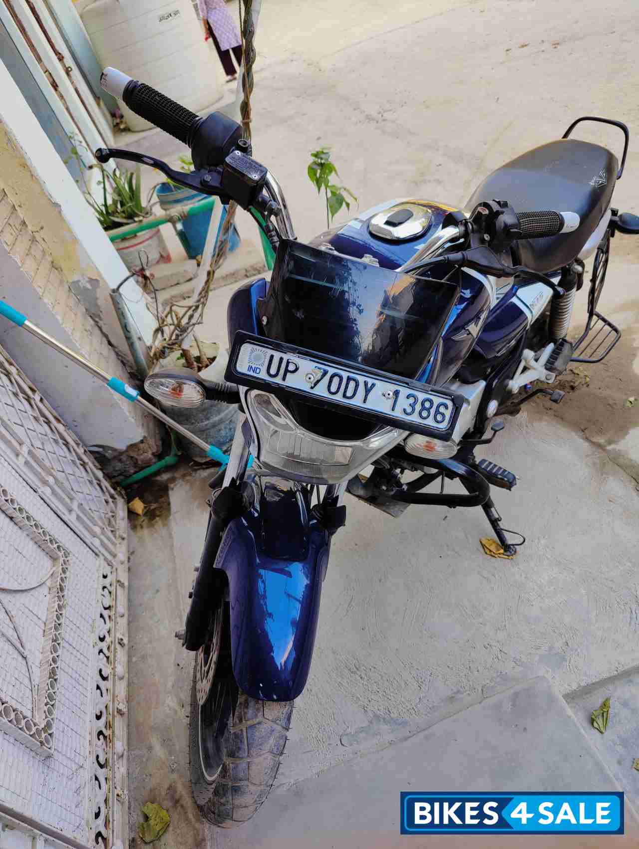 Bajaj V15