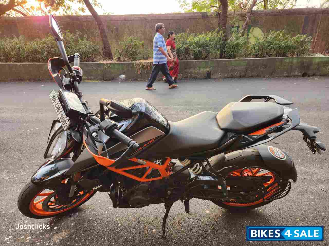 Mat Silver KTM Duke 390 BS6