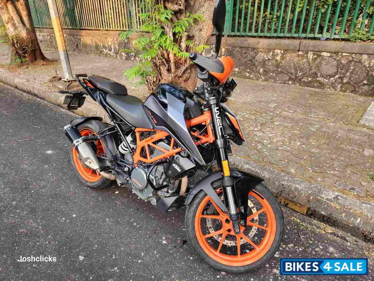 Mat Silver KTM Duke 390 BS6