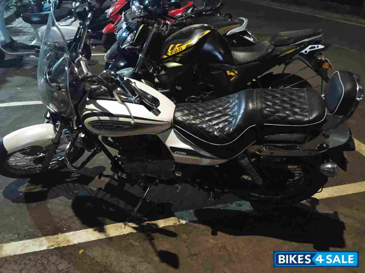 Bajaj Avenger Cruise 220