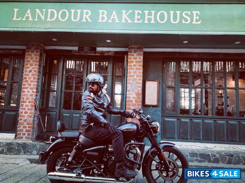 Steller Black Royal Enfield Meteor 350 Stellar