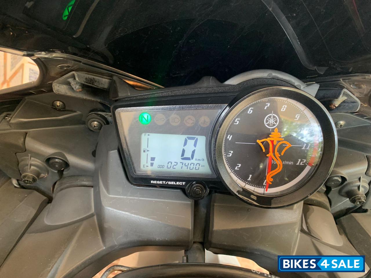 White Special Edition Yamaha YZF R15 V2