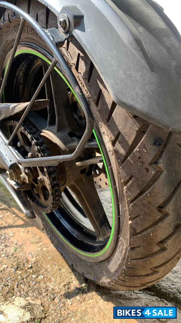 White Special Edition Yamaha YZF R15 V2