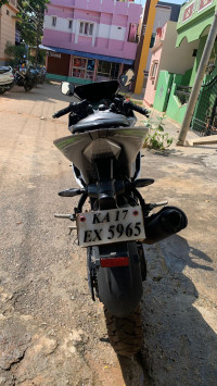 White Special Edition Yamaha YZF R15 V2