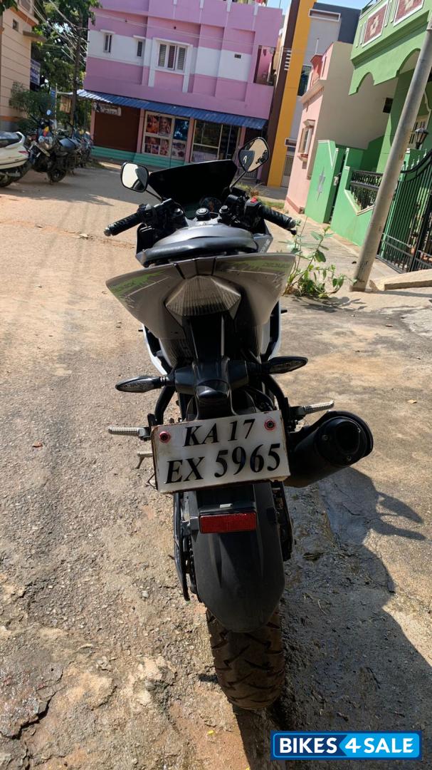 White Special Edition Yamaha YZF R15 V2