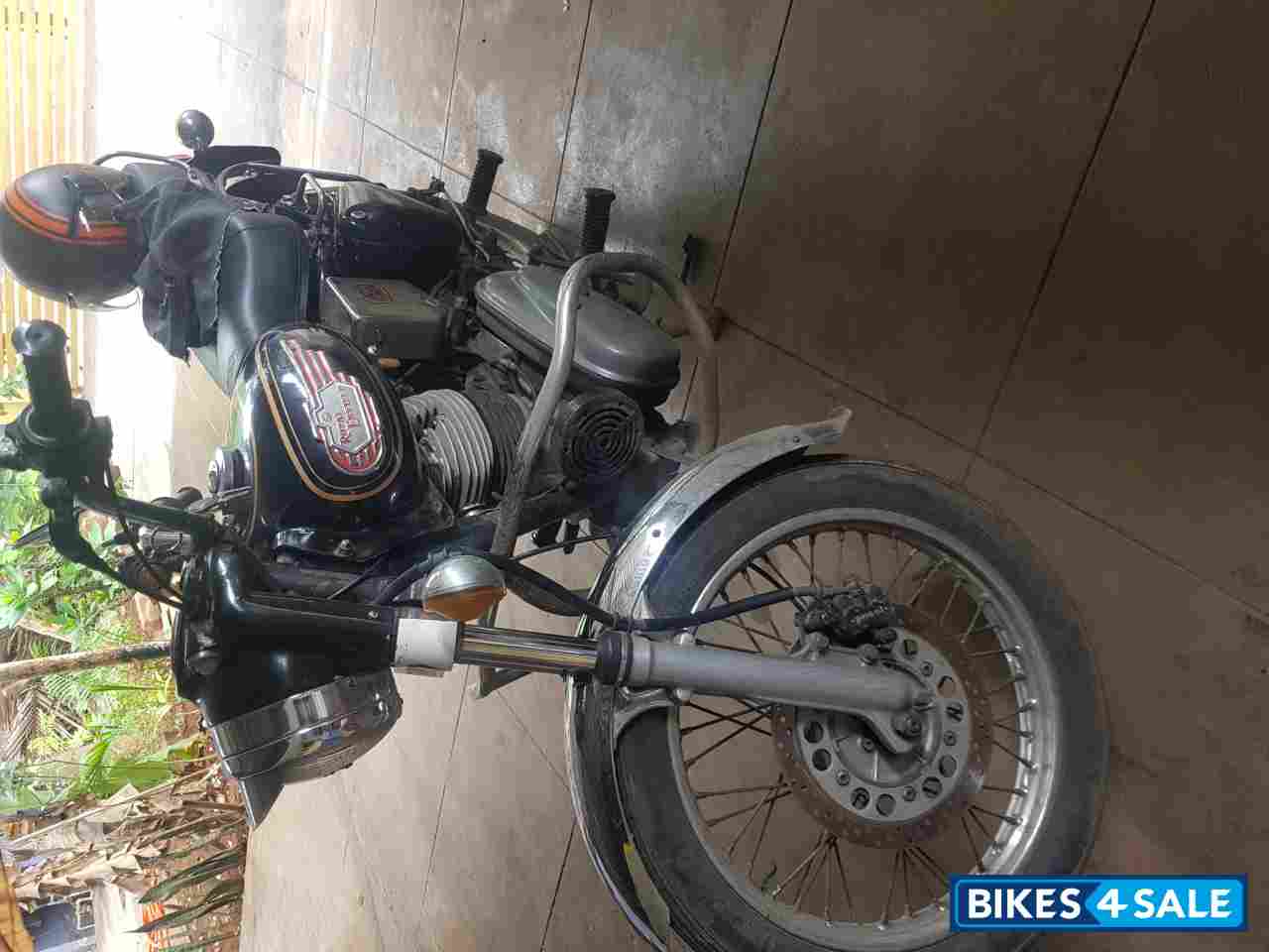 Black Royal Enfield Bullet Standard 350