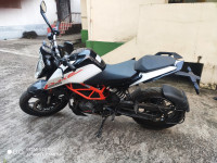 Red And White KTM Duke 125