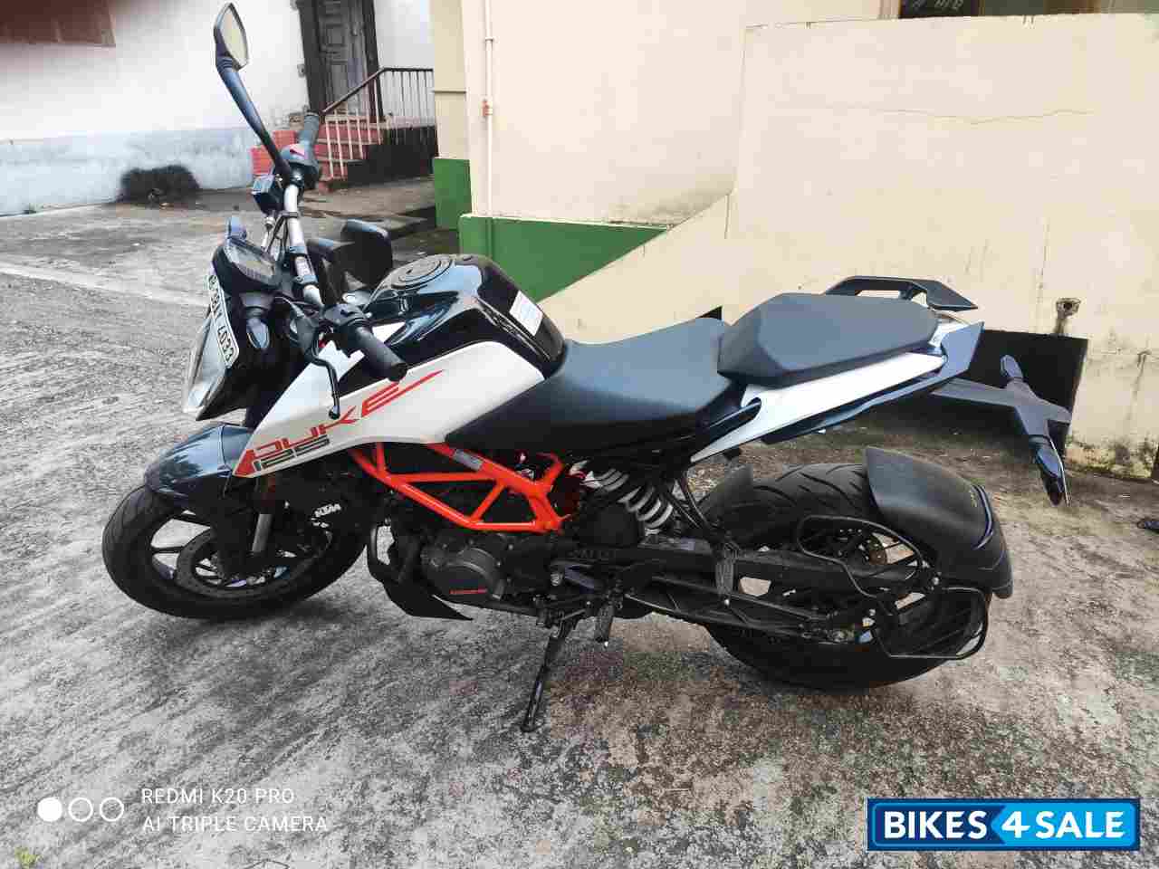 Red And White KTM Duke 125