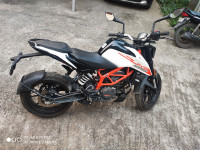 Red And White KTM Duke 125