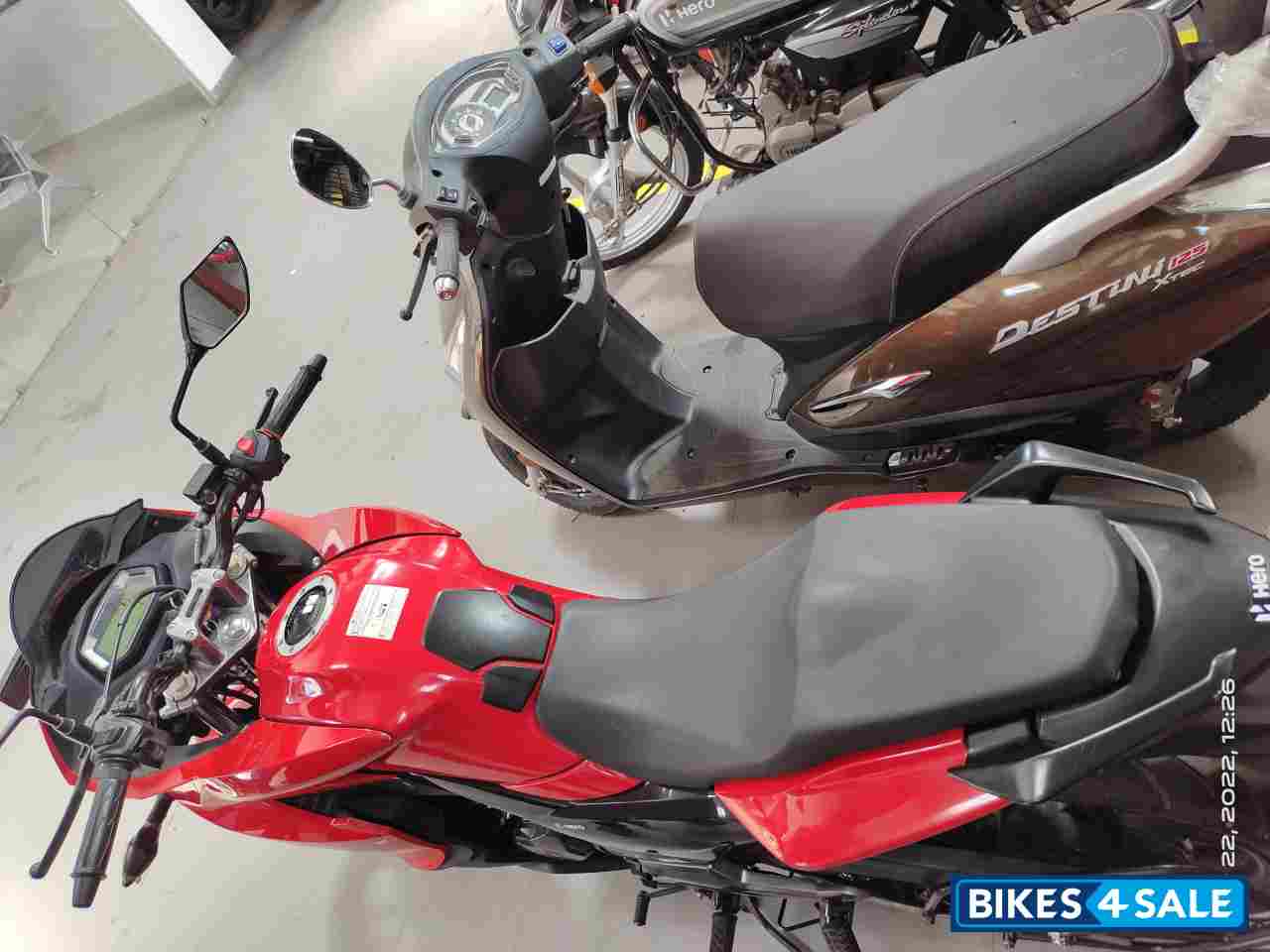 Sports Red Hero Xtreme 200S BS6 Sports Red Hero Xtreme 200S BS6