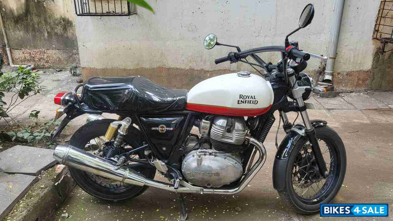 White Red Royal Enfield Interceptor 650 Twin