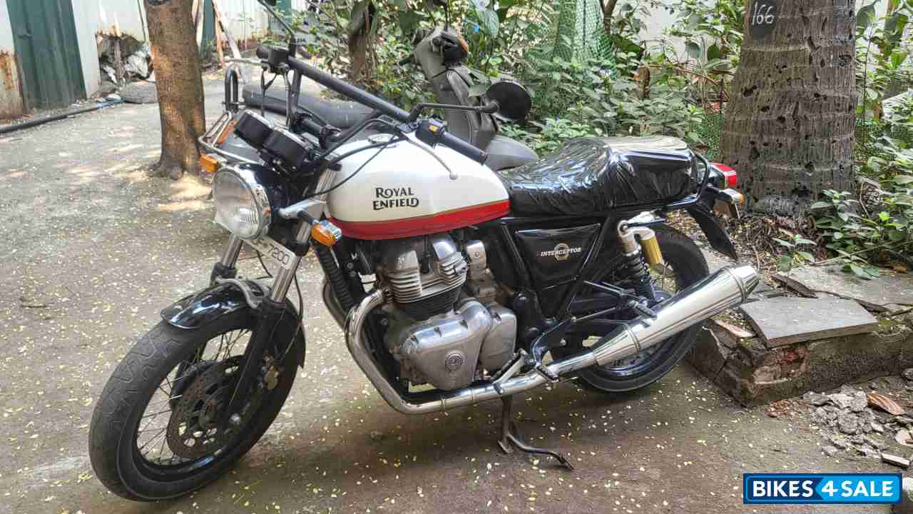 White Red Royal Enfield Interceptor 650 Twin