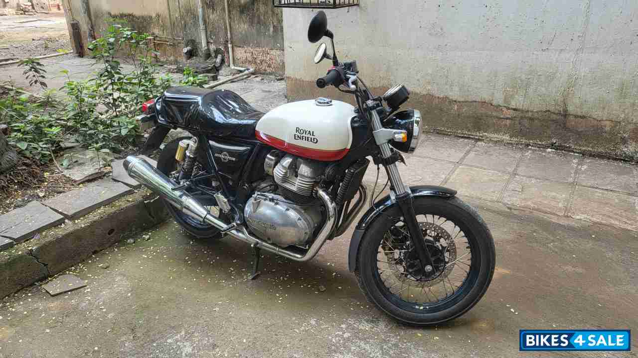 White Red Royal Enfield Interceptor 650 Twin