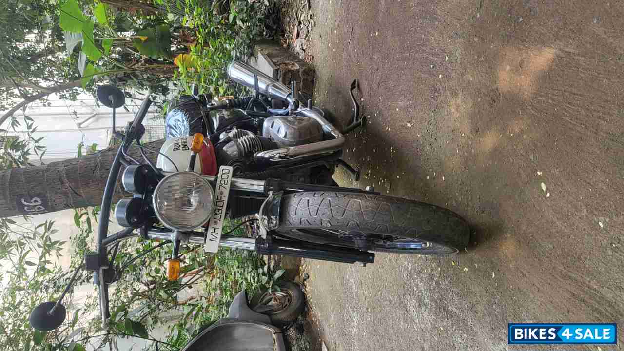 White Red Royal Enfield Interceptor 650 Twin