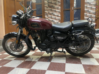 Black/red Benelli Imperiale 400
