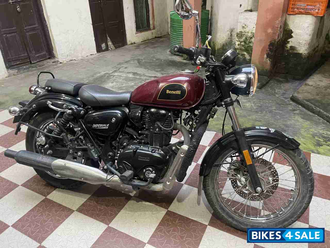 Black/red Benelli Imperiale 400 Black/red Benelli Imperiale 400