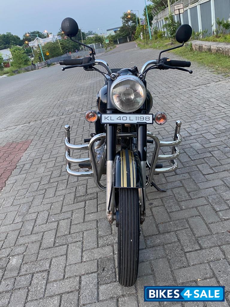 Black Royal Enfield Bullet Standard 350